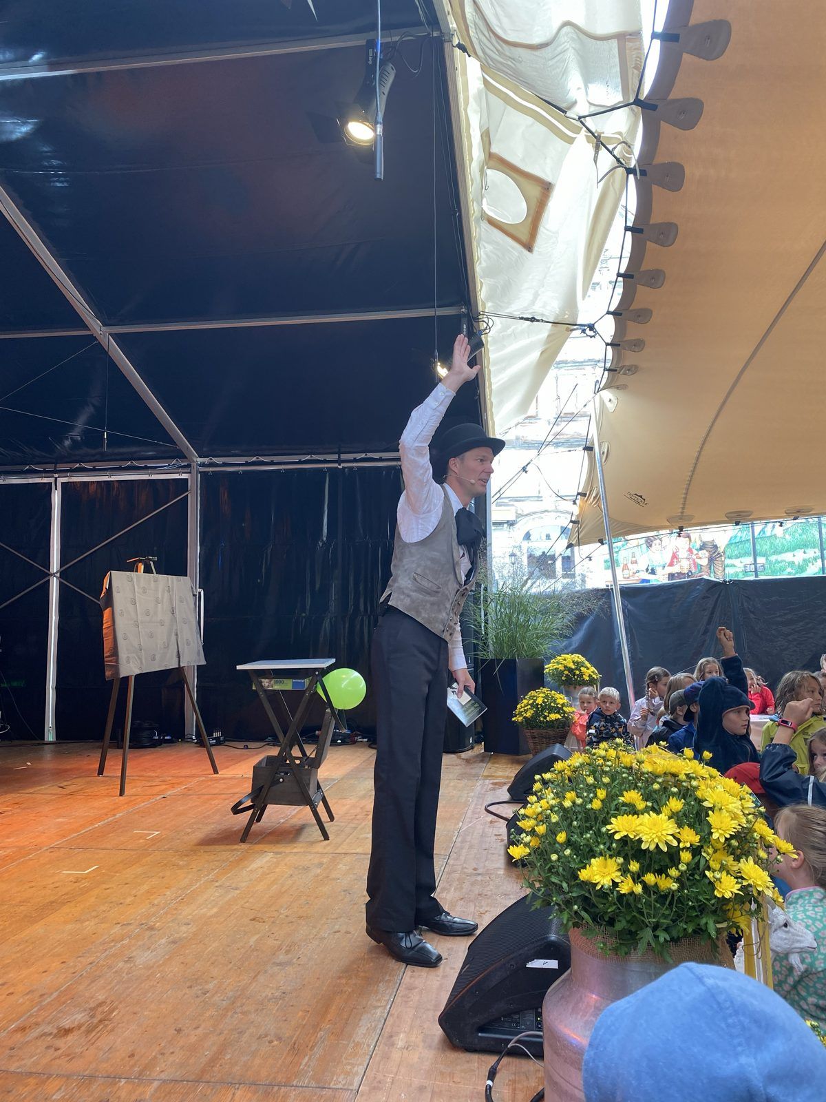 Bühnenshow von Marcini im Festzelt